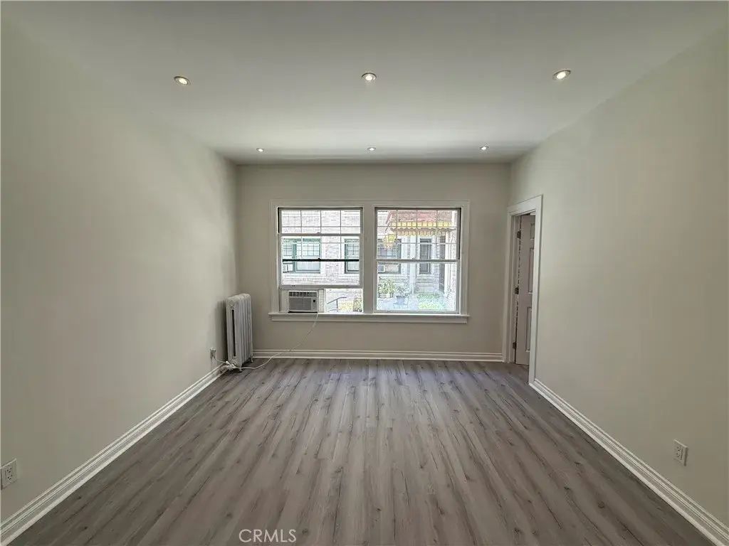 2121 James M Wood 110, Los Angeles
