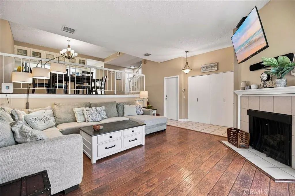 18360 Collins L, Tarzana