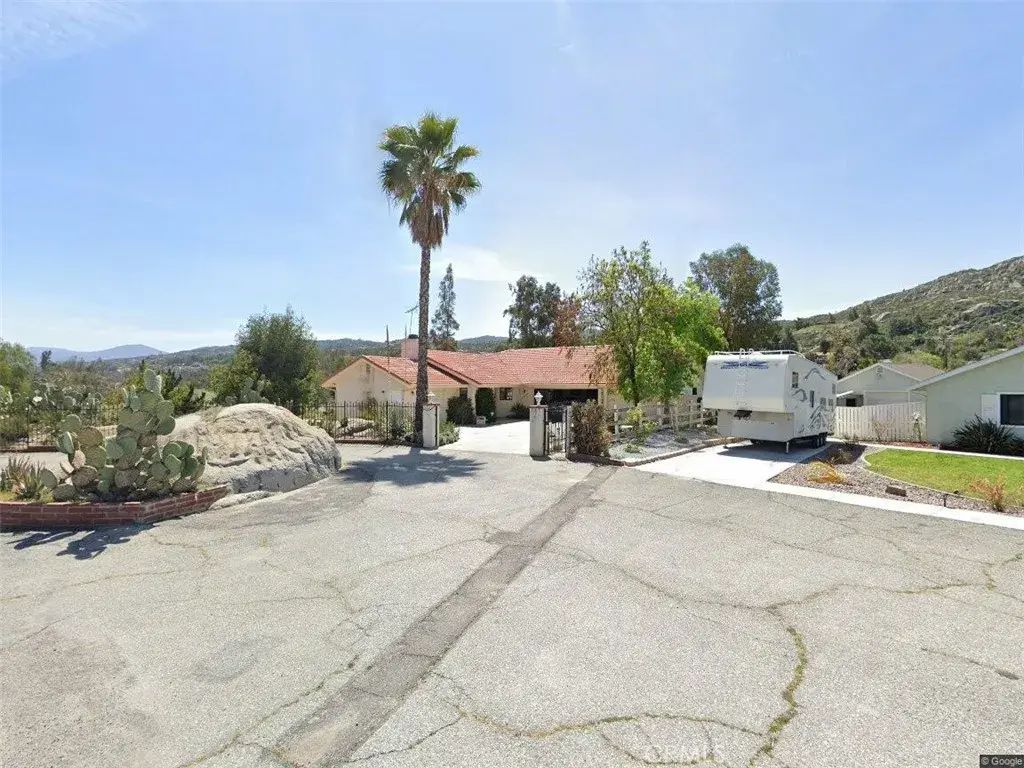 27435 Columbia Street, Hemet
