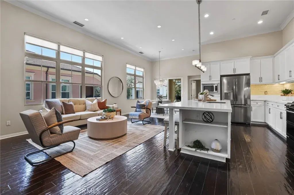 47 Mayfair, Irvine