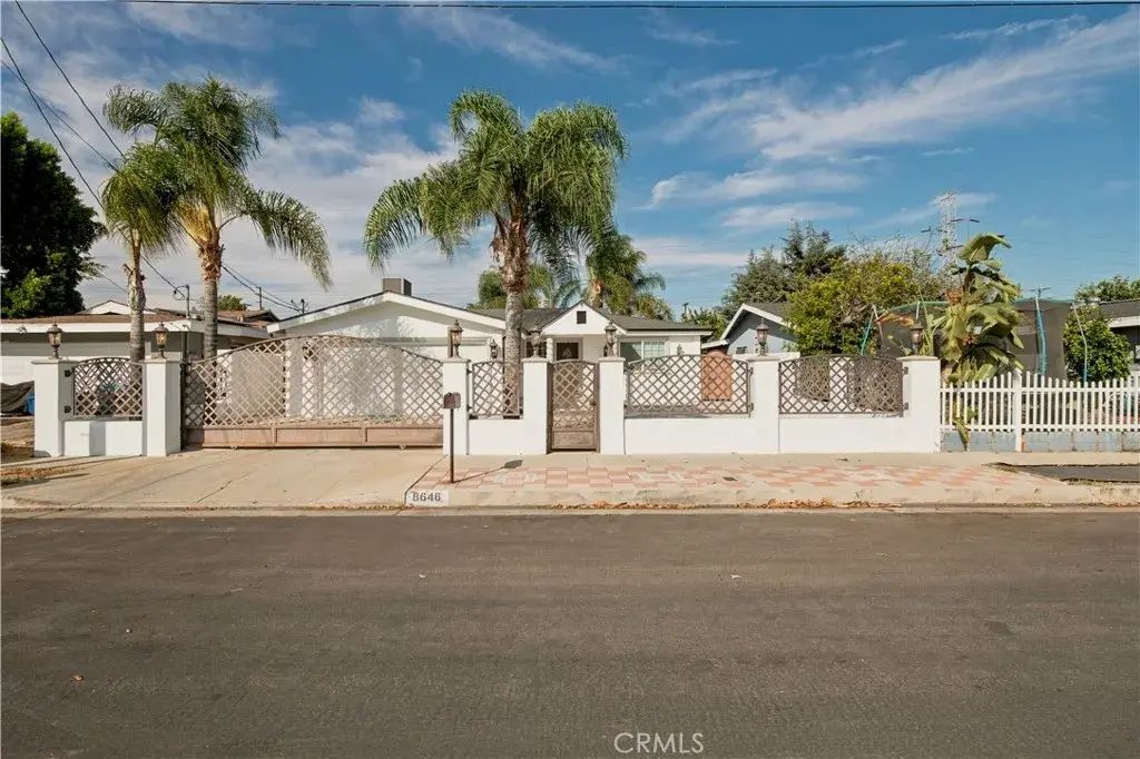 8646 Nagle, Panorama City