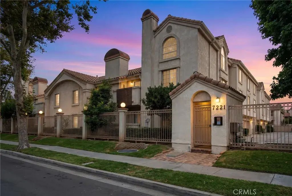 7221 Petrol Street 22, Paramount