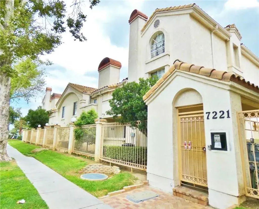 7221 Petrol Street 22, Paramount