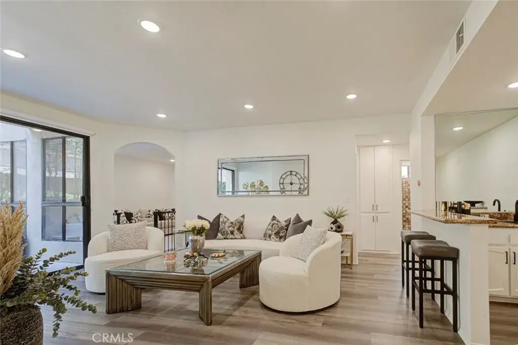 511 N Jackson 101, Glendale