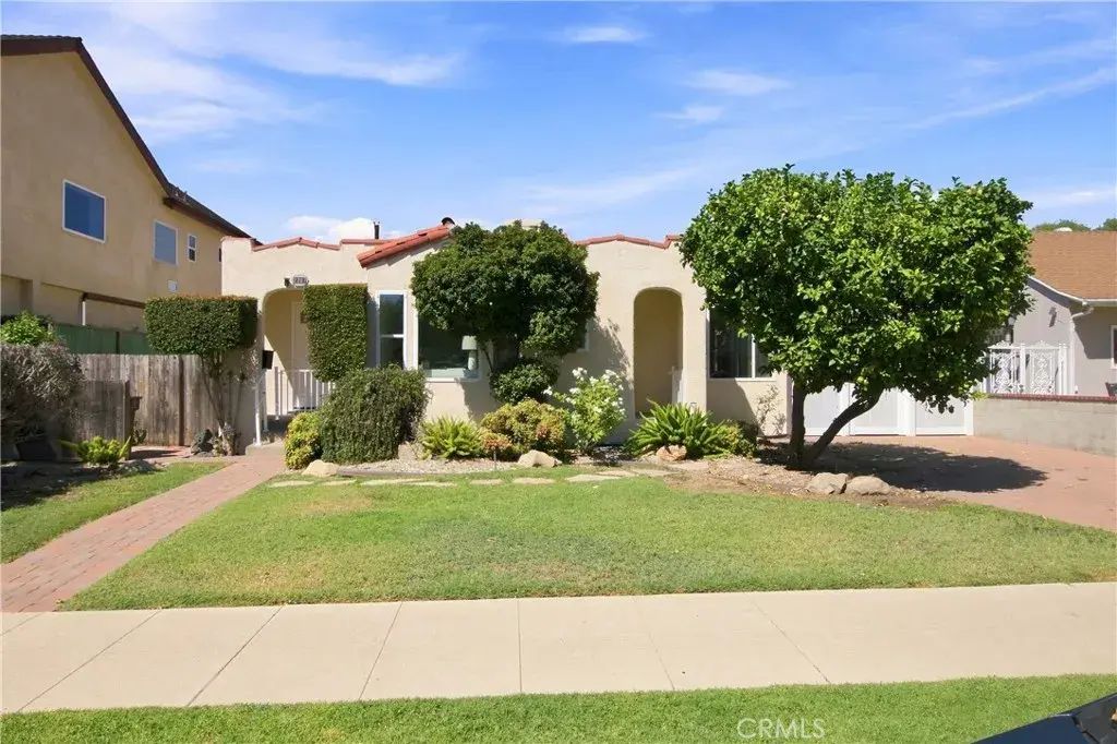 2207 N Lamer Street, Burbank