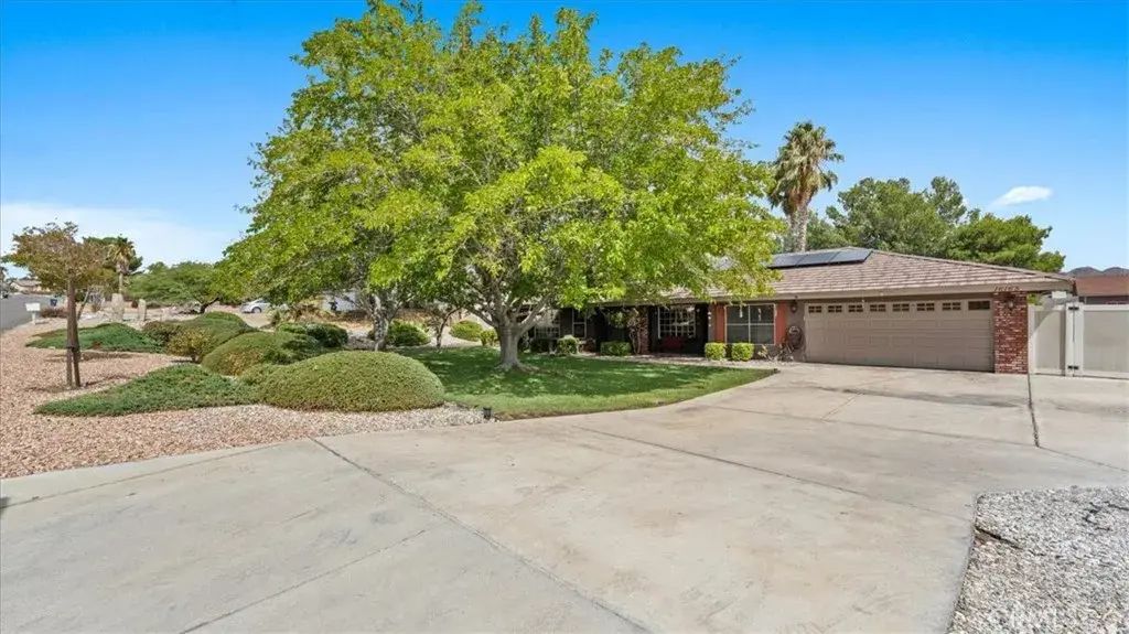 16165 Chiwi, Apple Valley
