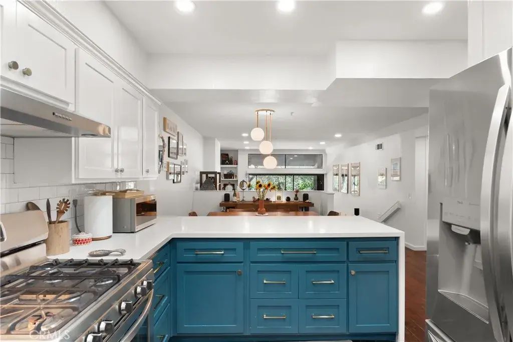 1050 Seco 102, Pasadena
