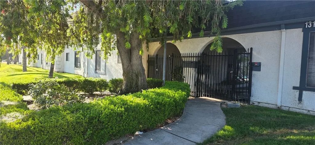 1319 Oakwood Drive 11, San Bernardino