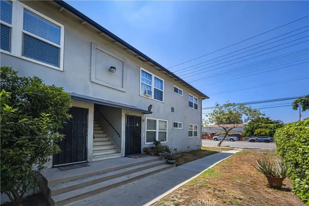12237 Vanowen Street E, North Hollywood