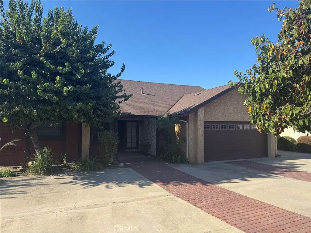 1530 Alamitas, Monrovia