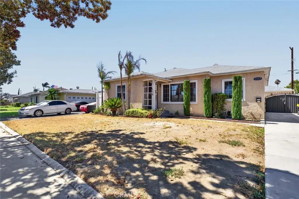 13569 Montague Street, Arleta