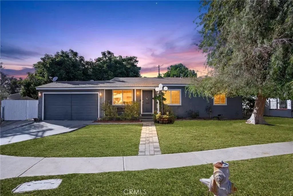 8330 Stansbury Avenue, Panorama City