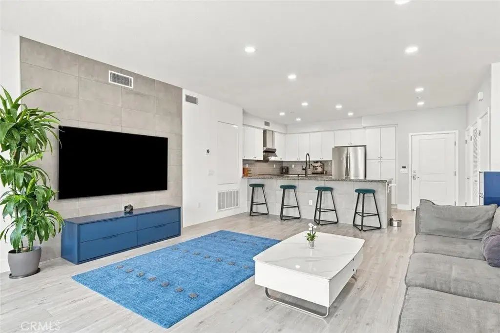 13124 Central 201, Hawthorne