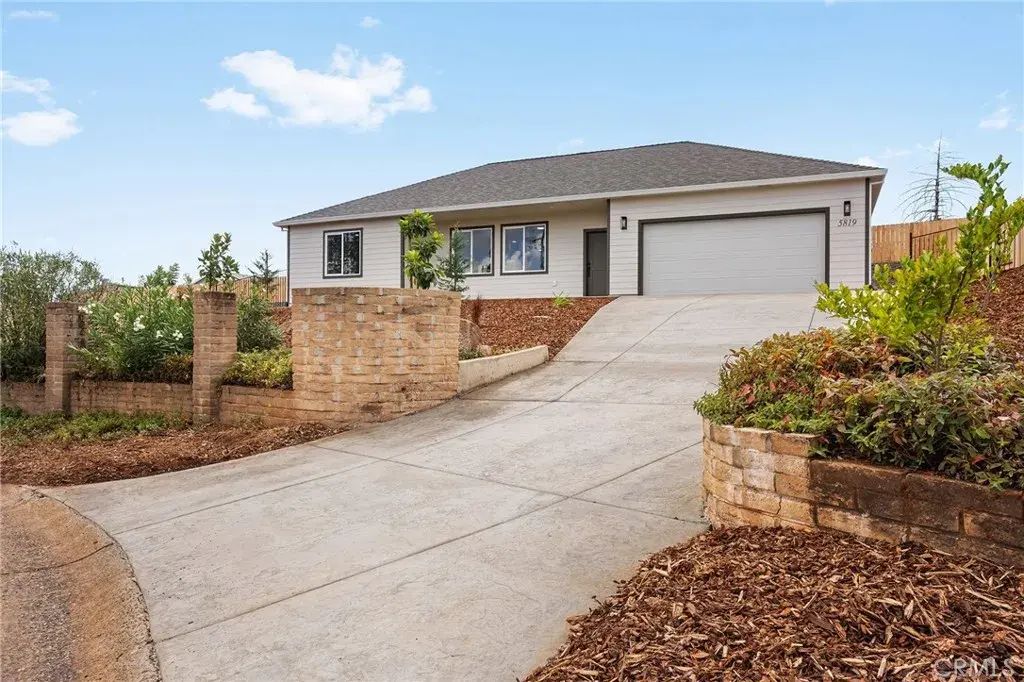 5819 Golden Oaks Road, Paradise