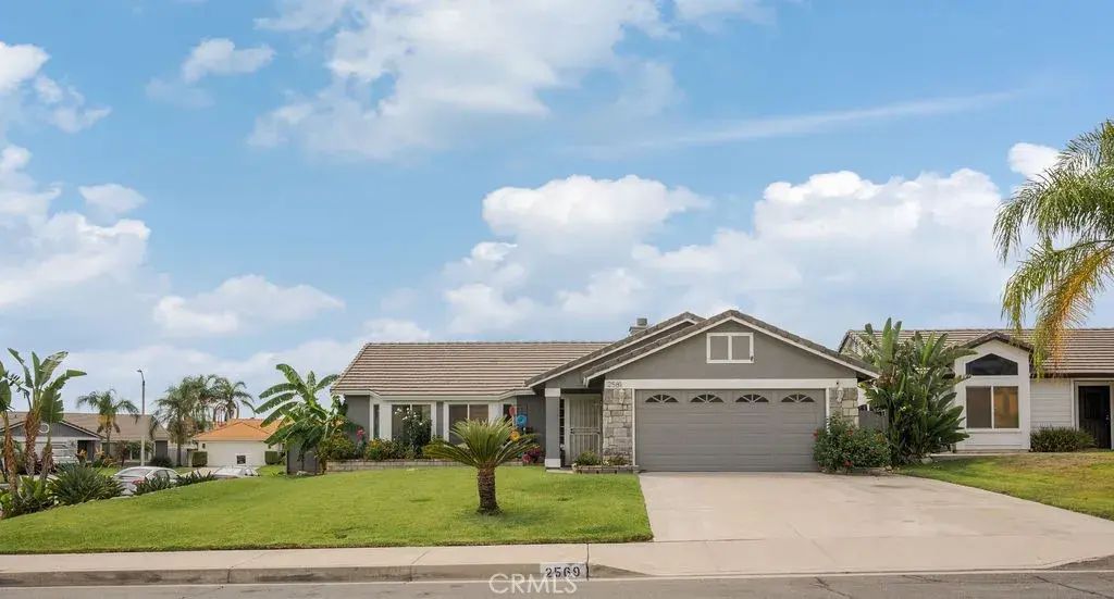 2569 W Plaza Serena Drive, Rialto