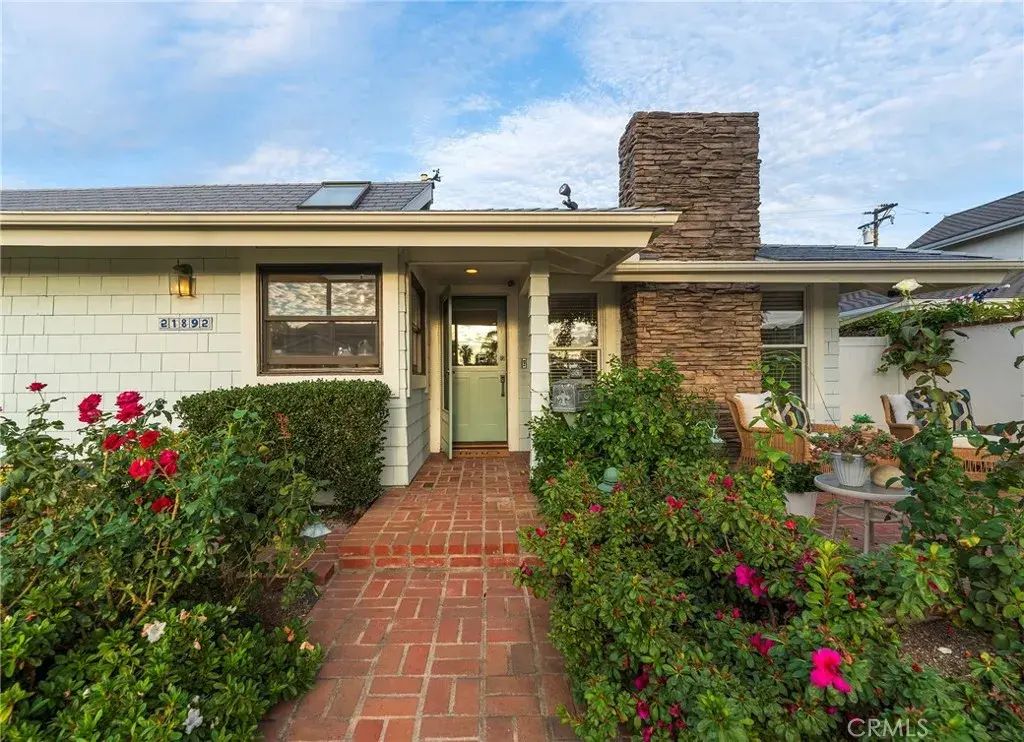 21892 Kaneohe, Huntington Beach