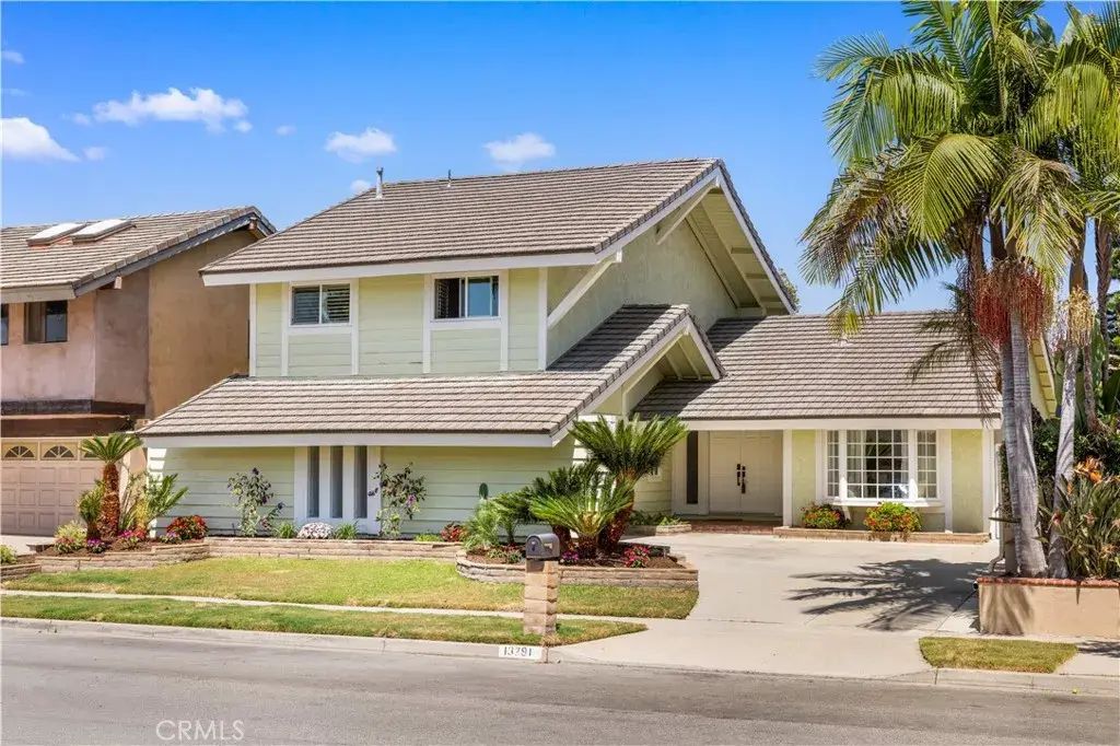 13791 Solitaire, Irvine