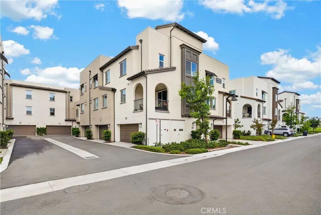 16140 Spicebush Ln, Chino