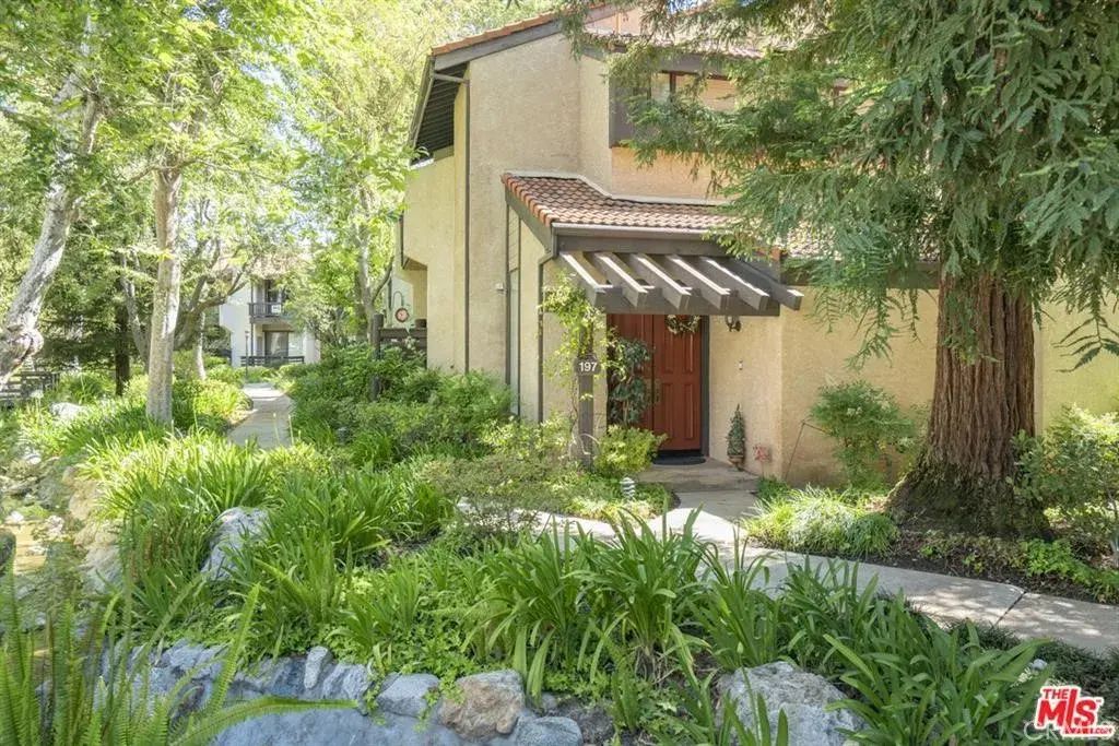 21901 Burbank 197, Woodland Hills
