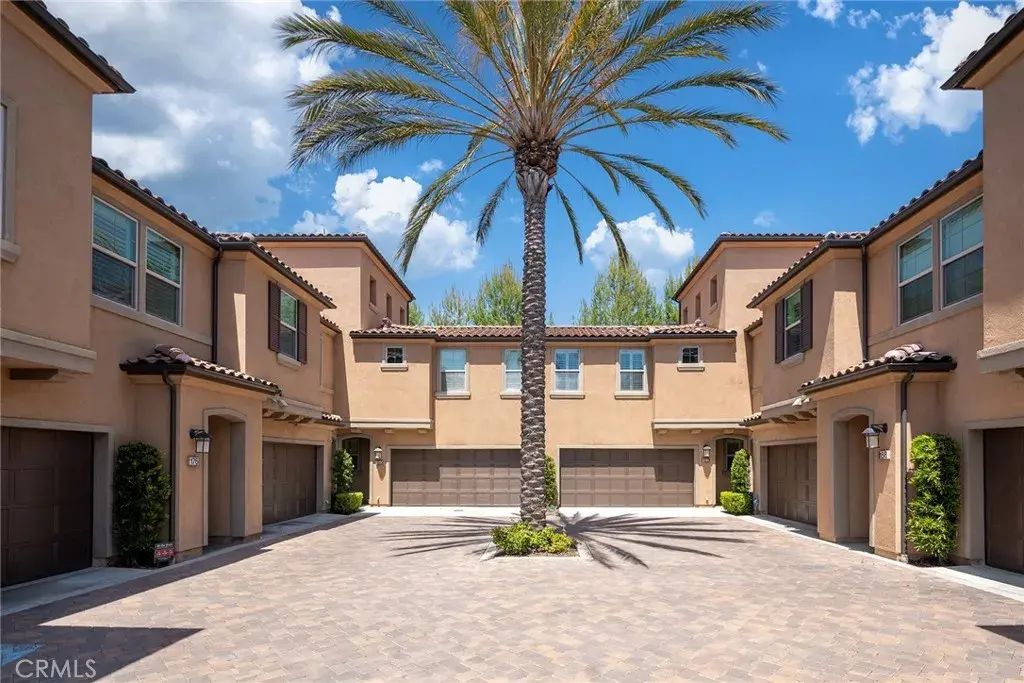 182 Finch, Lake Forest