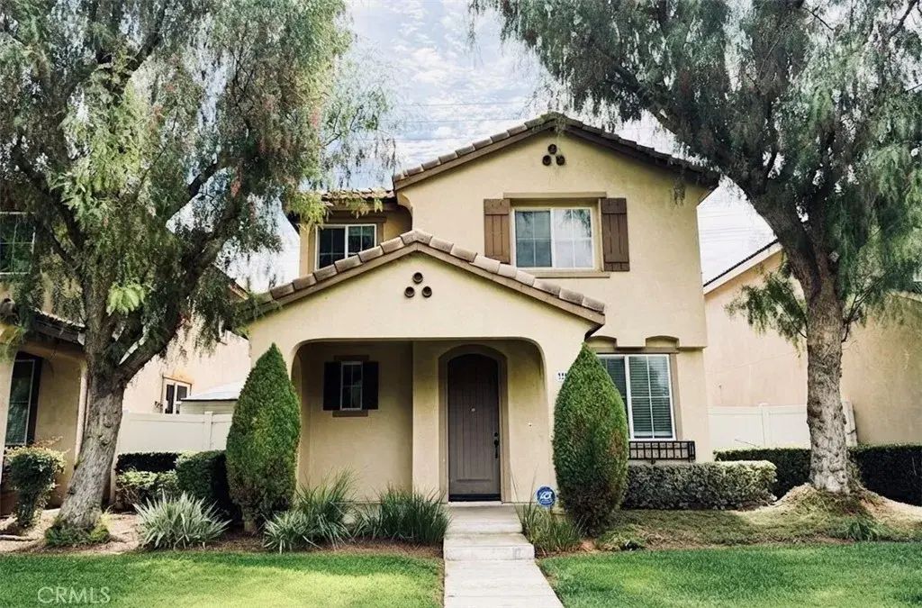 1719 Catania, Riverside