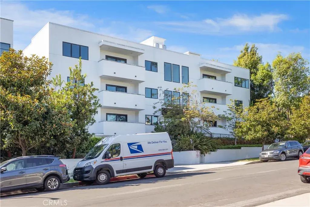 853 S Lucerne 306, Los Angeles