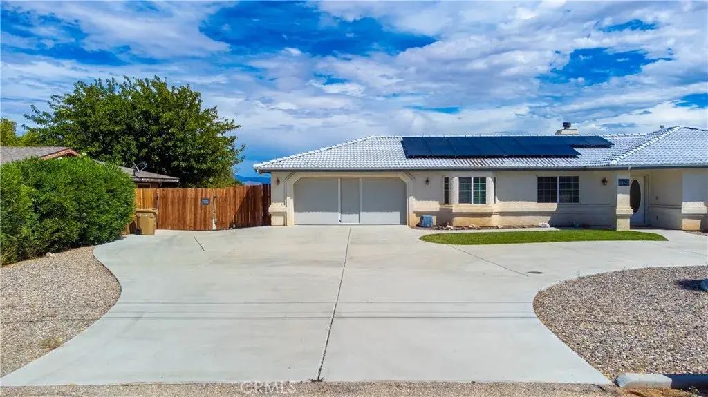 11043 Pinon Avenue, Hesperia