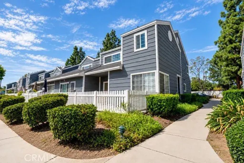 2233 S Fern, Ontario