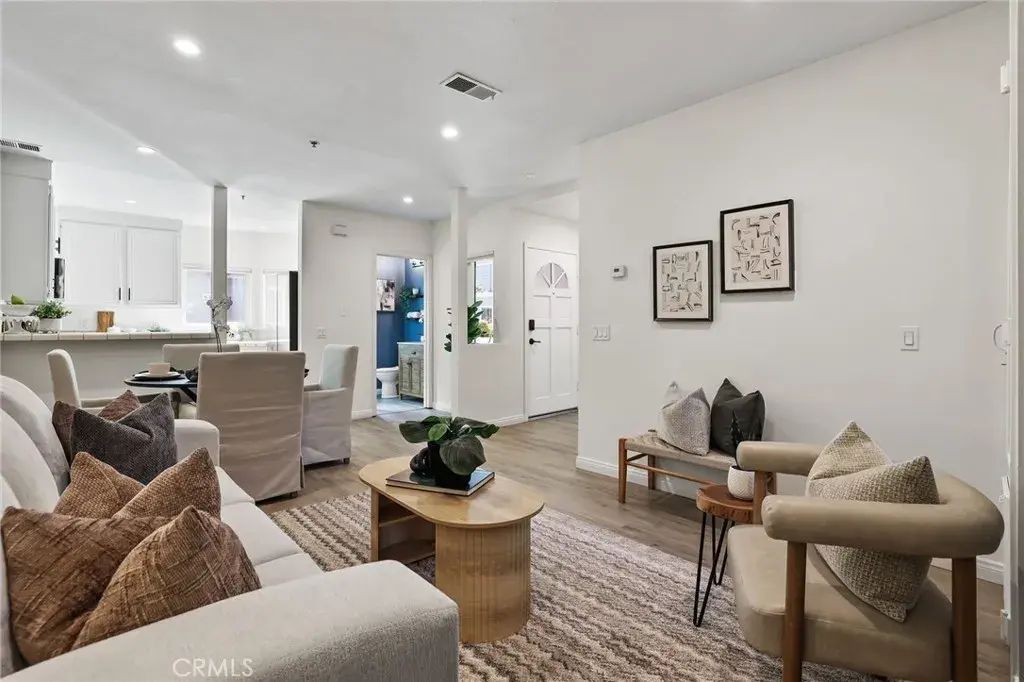 260 Victoria F2, Costa Mesa