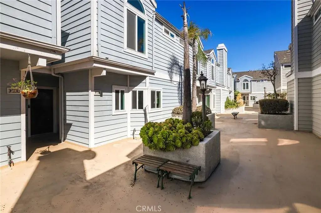 260 Victoria F2, Costa Mesa