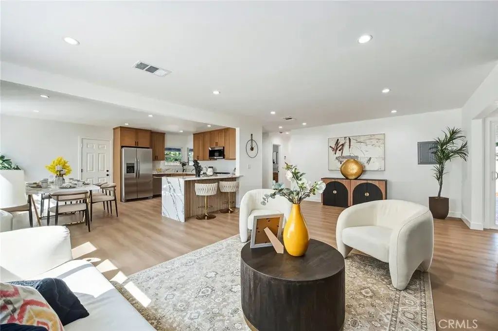 6692 Sutton, Westminster