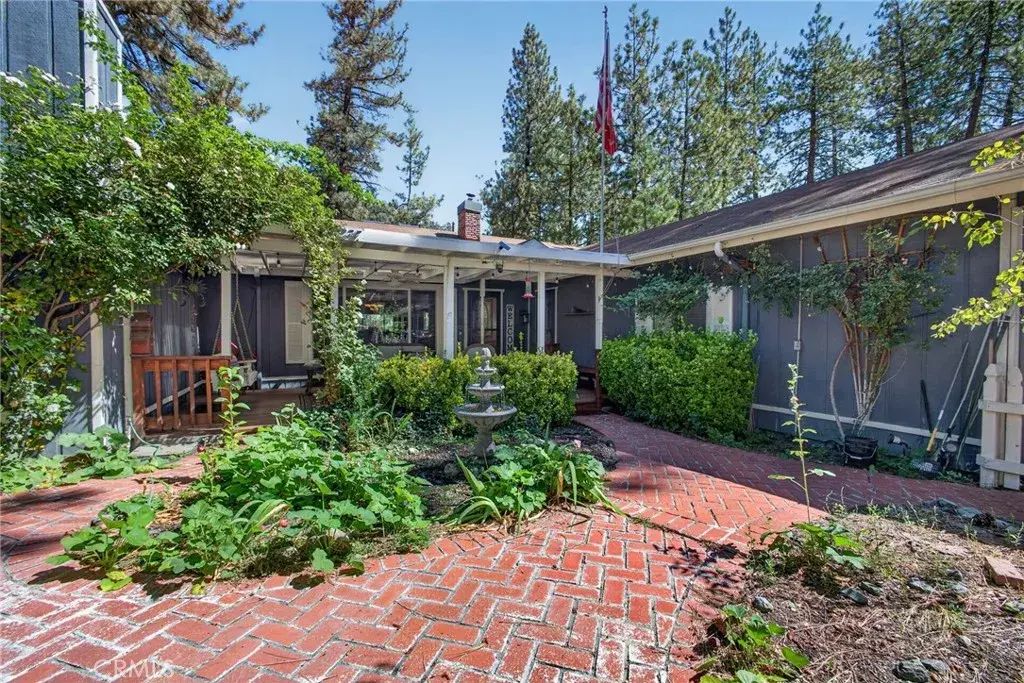 1902 Virginia, Wrightwood