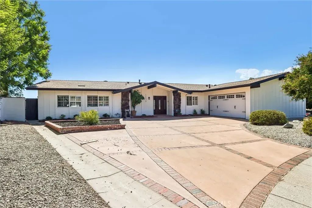 11535 Encino Avenue, Granada Hills