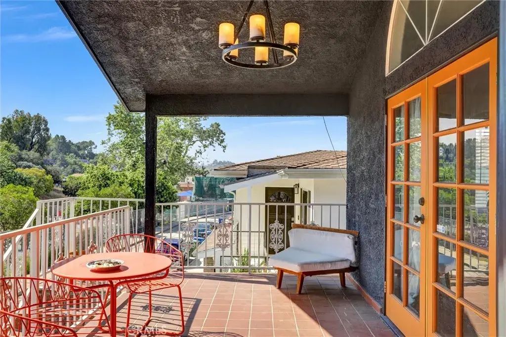 4265 Yosemite, Los Angeles