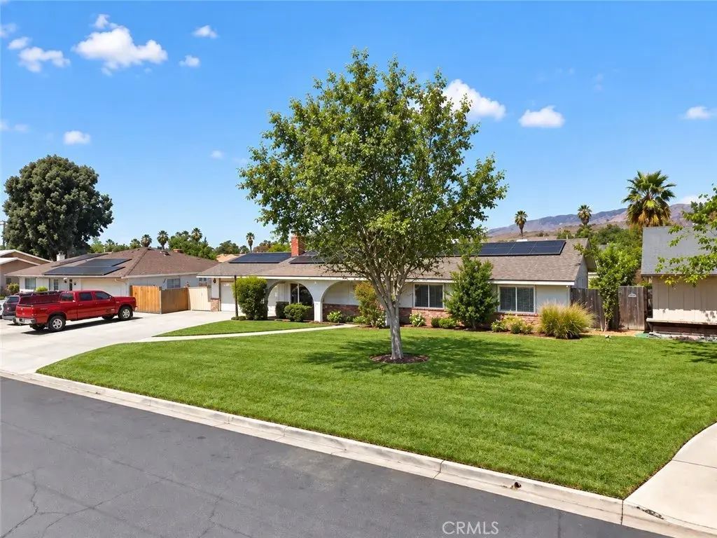 41420 Dixon, Hemet