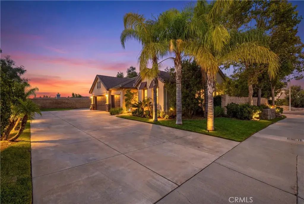 28306 Agajanian, Saugus