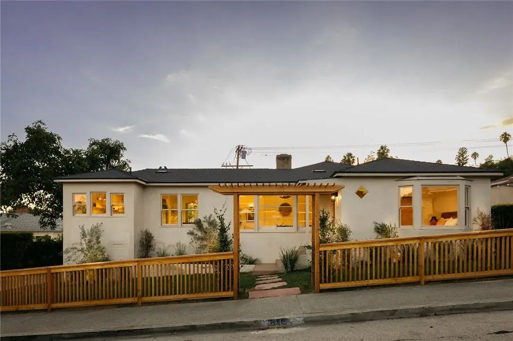 815 Cresthaven, Los Angeles
