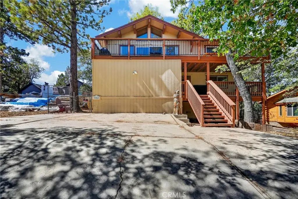 701 Villa Grove, Big Bear City