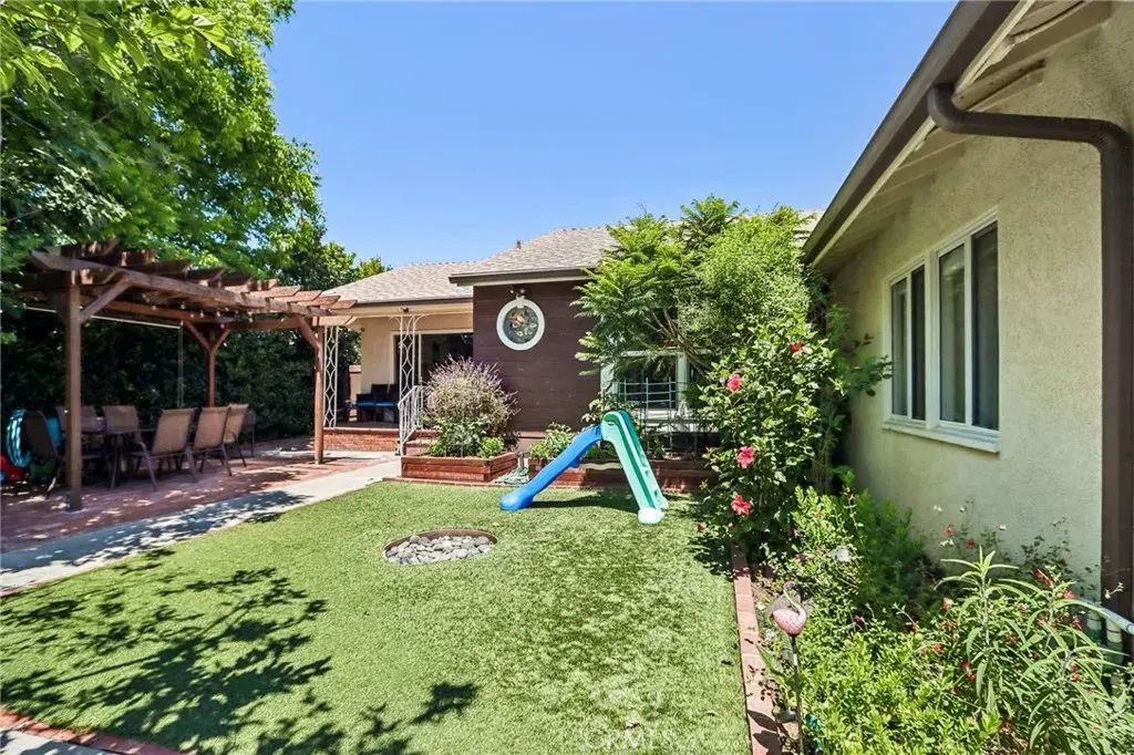 18937 Sylvan Street, Tarzana