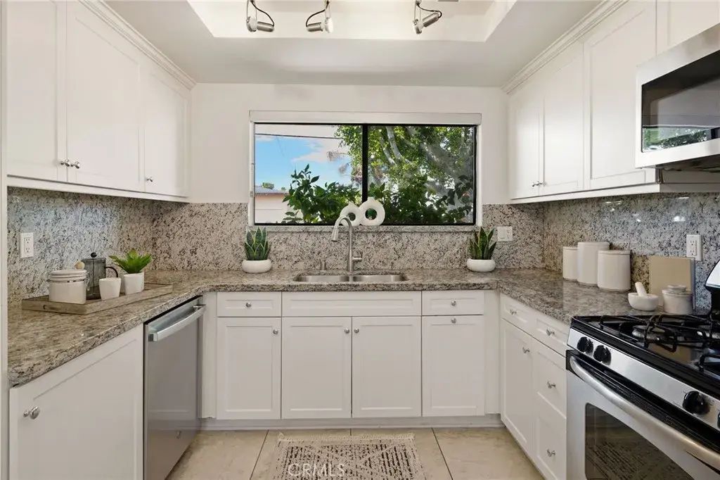 2300 Carnegie Lane 4, Redondo Beach