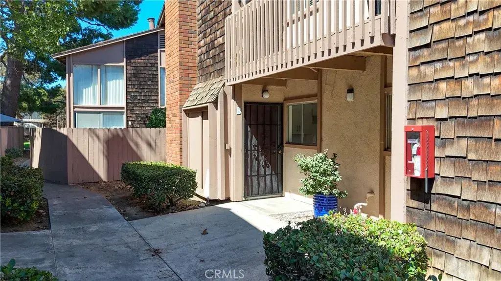 1098 Cabrillo Park B, Santa Ana