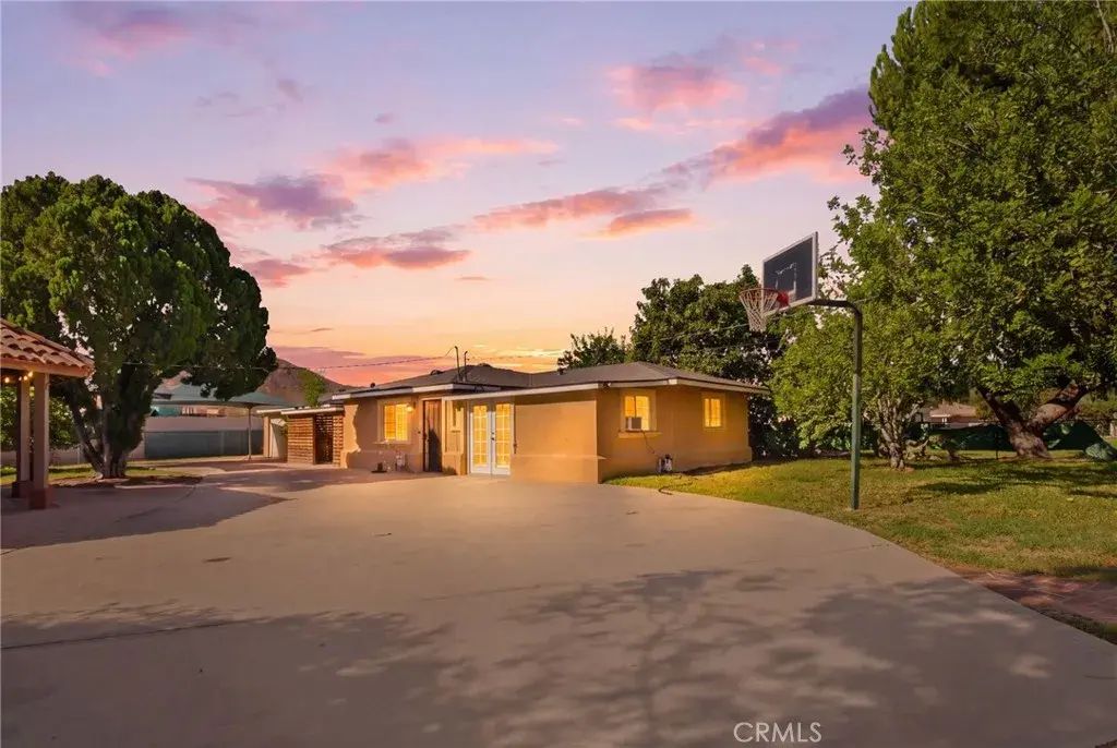 17651 Santa Ana, Bloomington