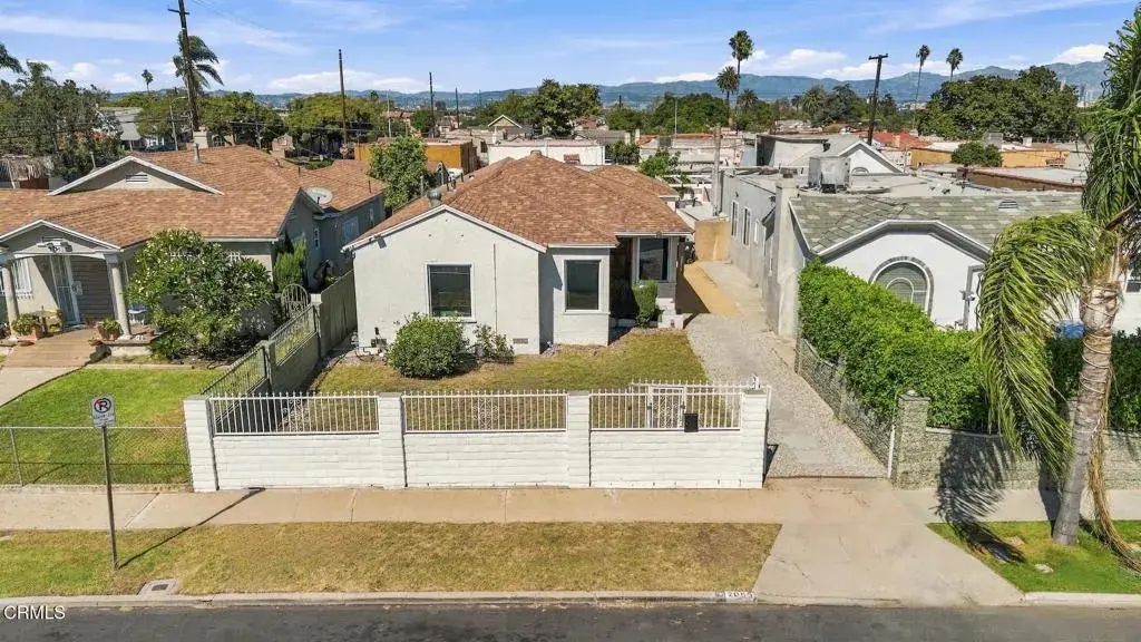 2055 W 80th Street, Los Angeles