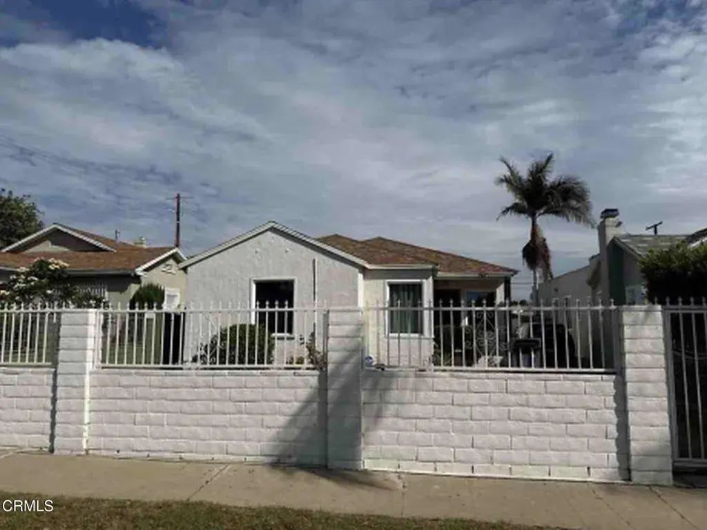 2055 W 80th Street, Los Angeles