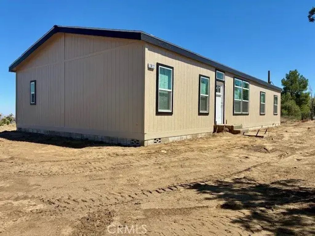 2022 Smoketree Road, Pinon Hills