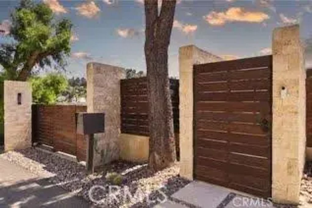 3858 Alta Mesa, Studio City