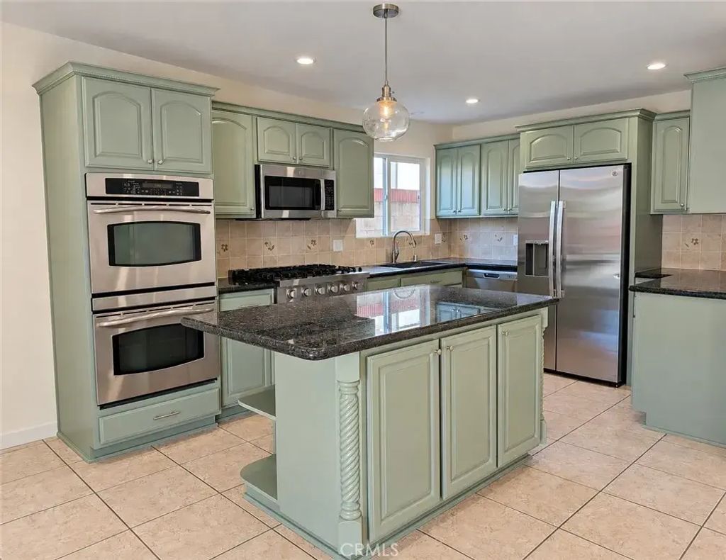 6411 West, Inglewood