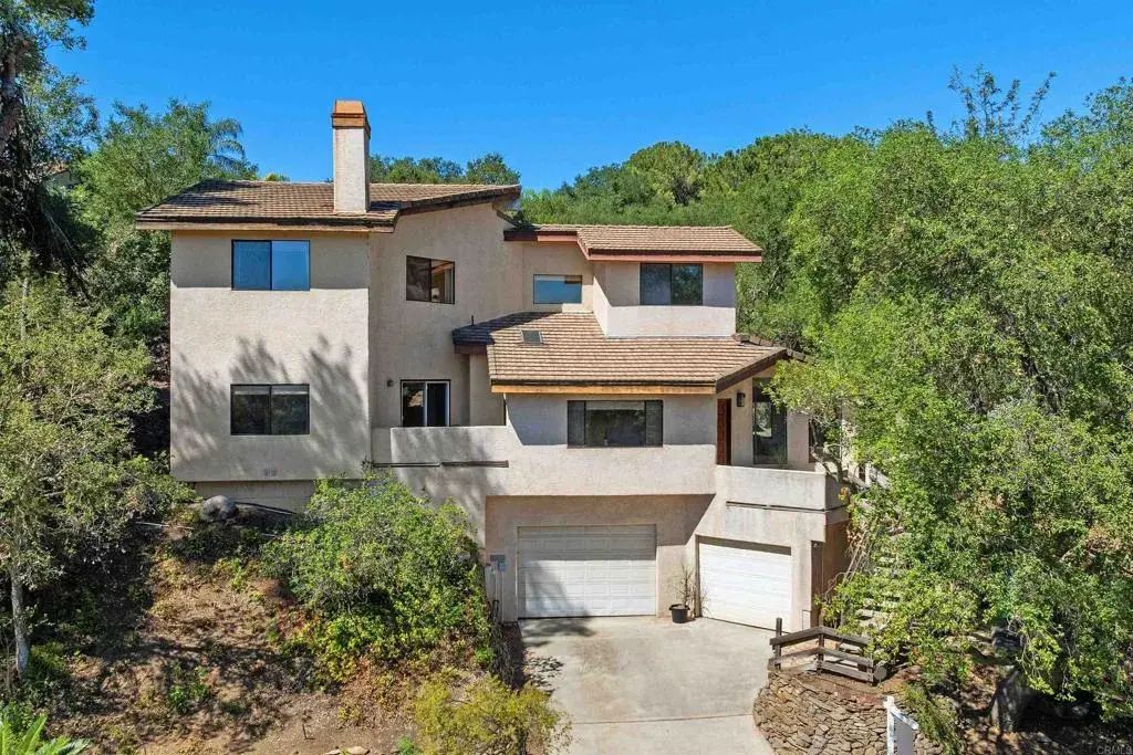 28338 Meadow Glen Way West, Escondido