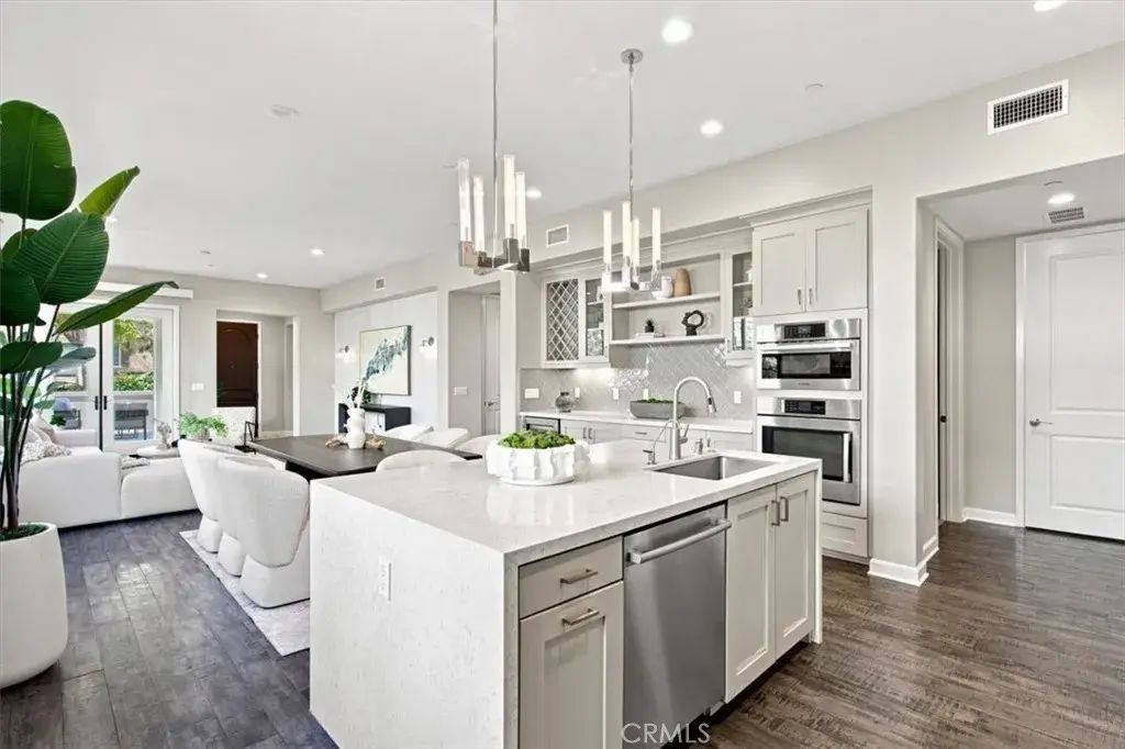166 Follyhatch, Irvine