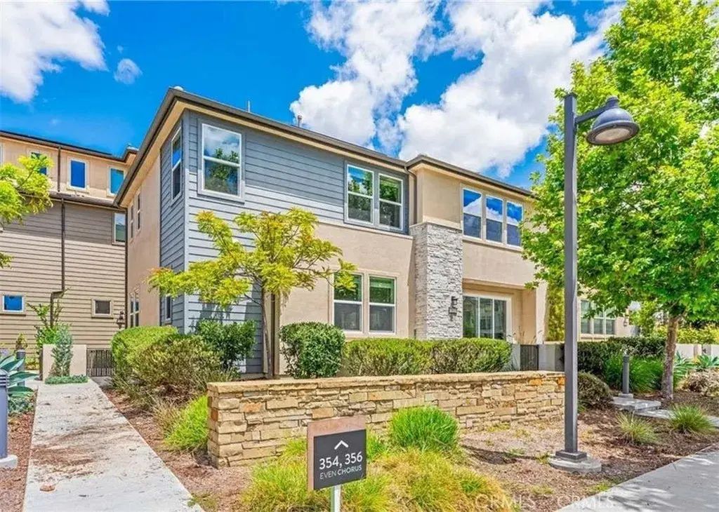 352 Chorus, Irvine